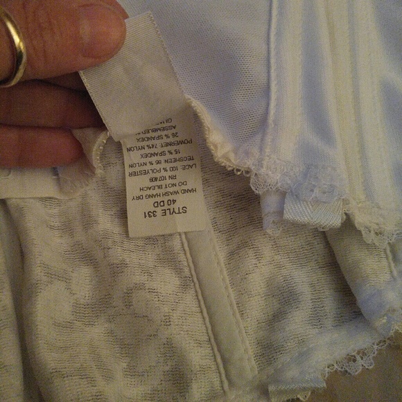 Strapless bra to wear with formal wear - Picture 3 of 3